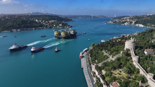 Kartpostall�k g�r�nt�ler! 198 metrelik dev �stanbul Bo�az�'ndan ge�ti