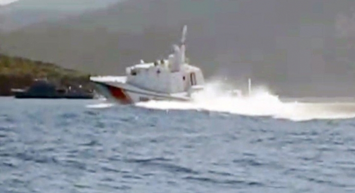 Trk botu Yunan askeri gemisini byle kovalad