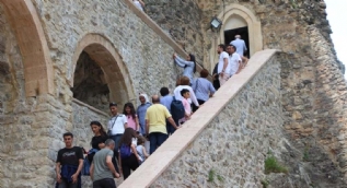Bir bölümü ziyarete açıldı turist akınına uğradı
