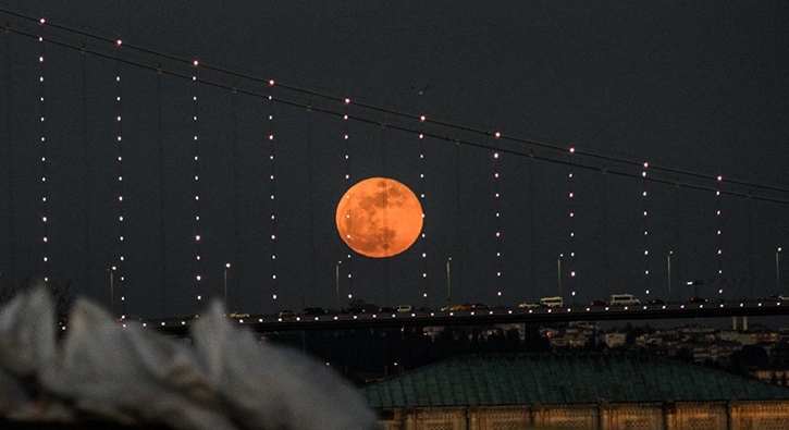 21'inci yüzyılın en uzun 'Kanlı Ay Tutulması' için geri sayım