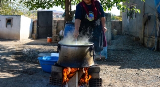 Bunun için özel yetiştiriliyor, odun ateşinde 4 saat kaynatılıyorlar...