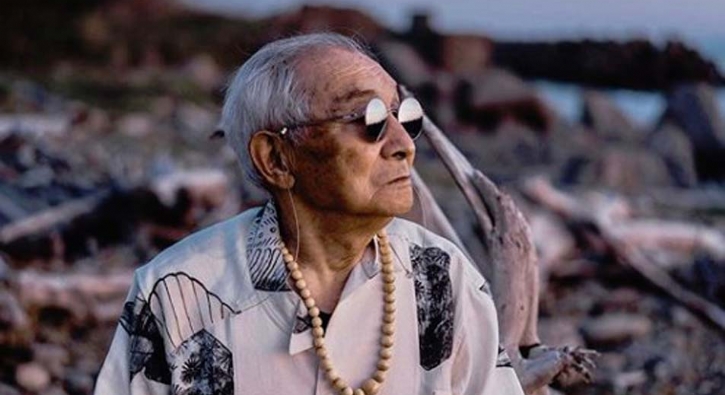 Torunun kıyafetlerini giydi 84 yaşında fenomen oldu!