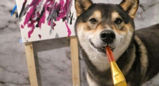 Ressam köpek sahibine para kazandırıyor