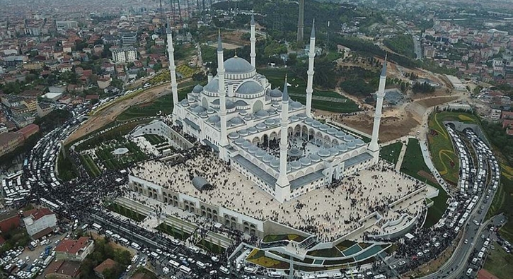 amlca Camii'nde sabah namaz bulumas