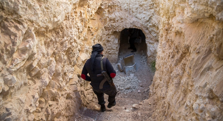 Afrin'de PYD/PKK'nın yerin 4 metre altında yaptığı tünel ağı bulundu